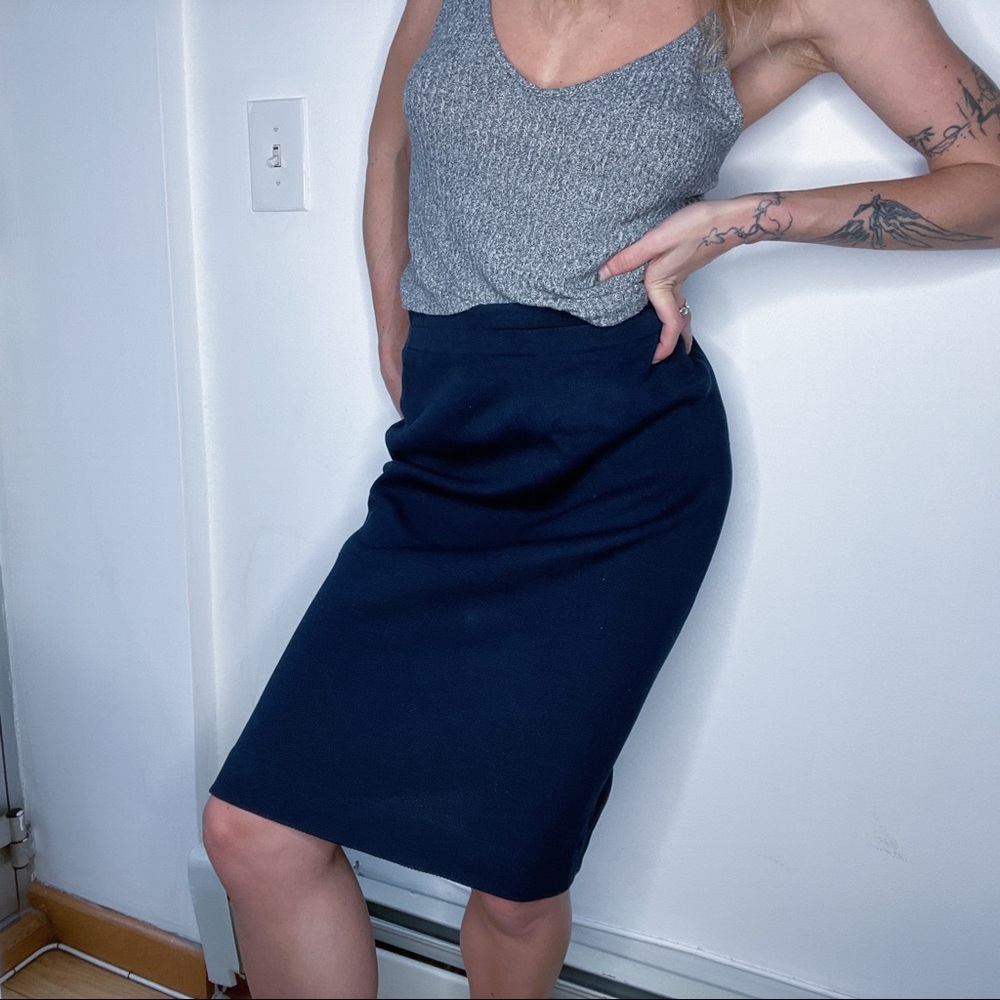 80s Chanel / Nan Duskin navy blue pencil skirt